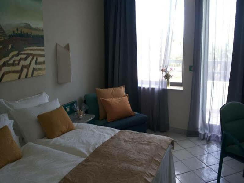 Acacia Marina Hotel Marina di Ragusa Ngoại thất bức ảnh