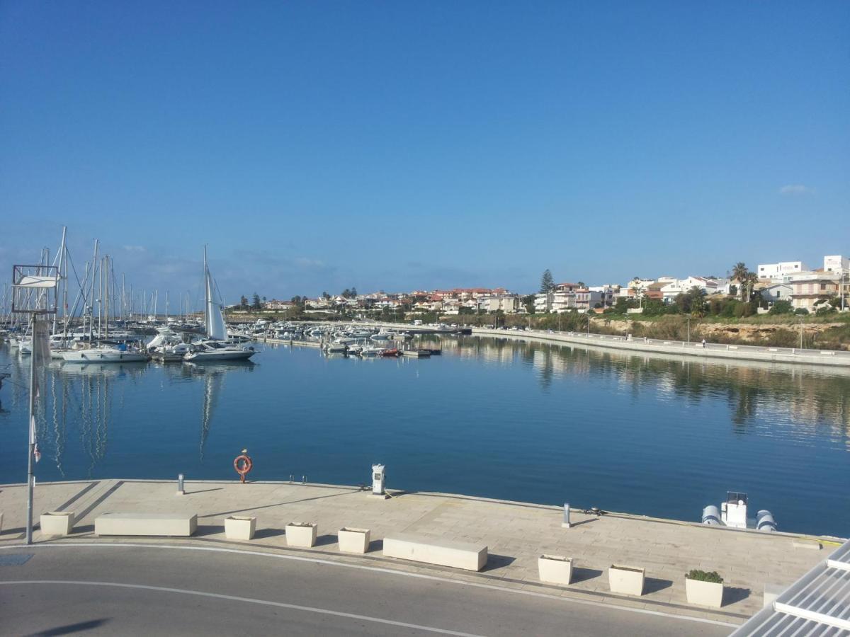 Acacia Marina Hotel Marina di Ragusa Ngoại thất bức ảnh